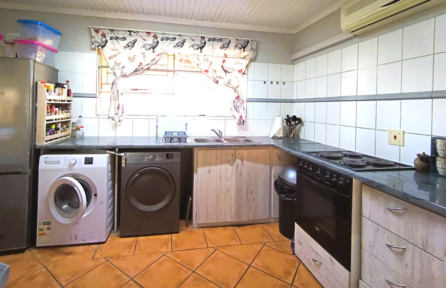 4 Bedroom Property for Sale in Langenhovenpark Free State